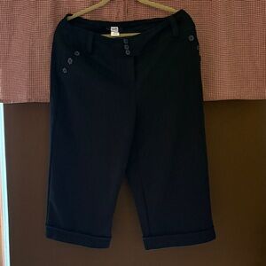 Studio 1940 Women's Black Button-Detail Capris